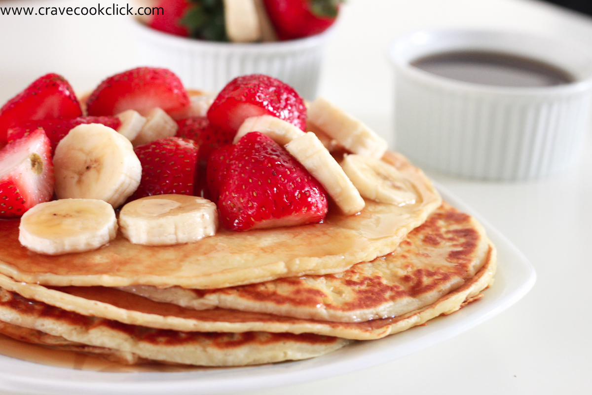 Pancakes with Strawberries & Bananas