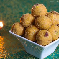 Rava Besan Ladoo Recipe- Diwali Delicacy