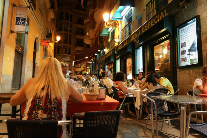 The best way to enjoy spanish food is by dinning in these small roadside restaurants in the narrow lanes of Madrid. You will find them everywhere in Spain 