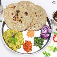 Pithla Bhakri Thecha Recipe