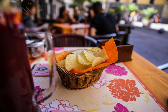 Potato chips are served as starters in almost all restaurants. 