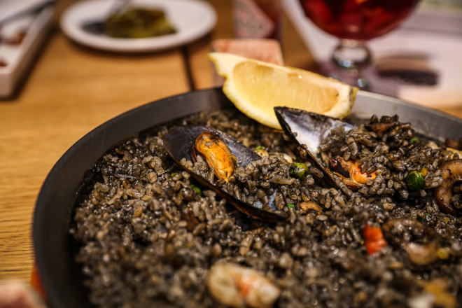 Black rice and seafood Paella 