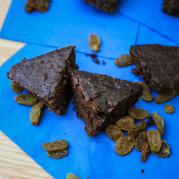 Eggless Atta/Whole Wheat Flour Raisin Cake Recipe