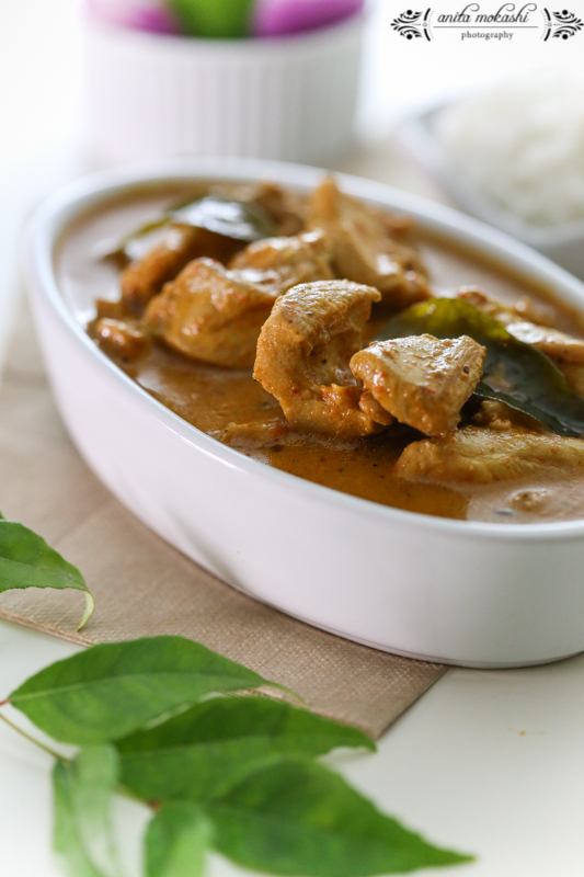 Curry leaves based South Indian chicken curry