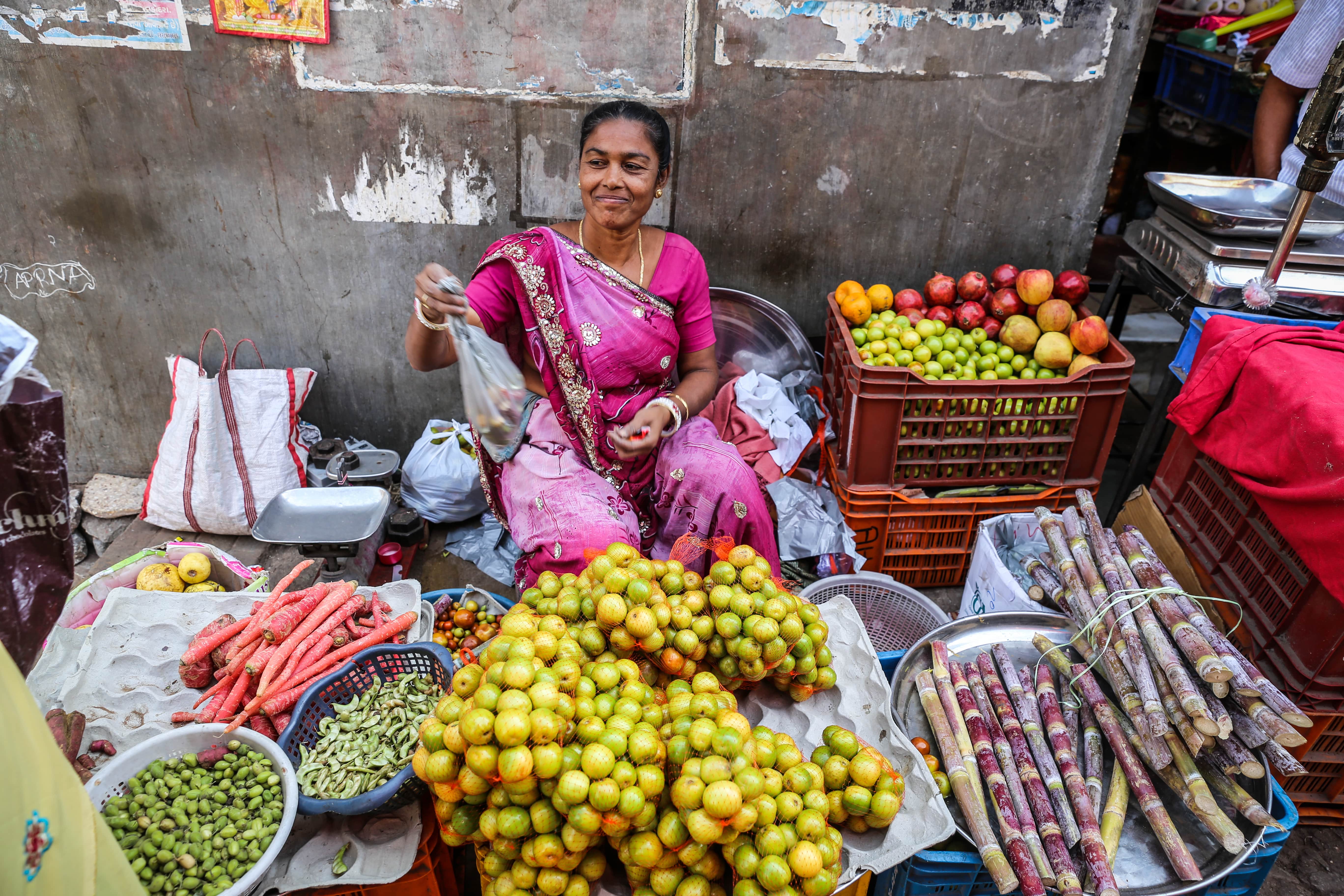 makarsankrant haldikumkum marriedwomen indianfestivals celebrations incredibleindia tilgulladoo