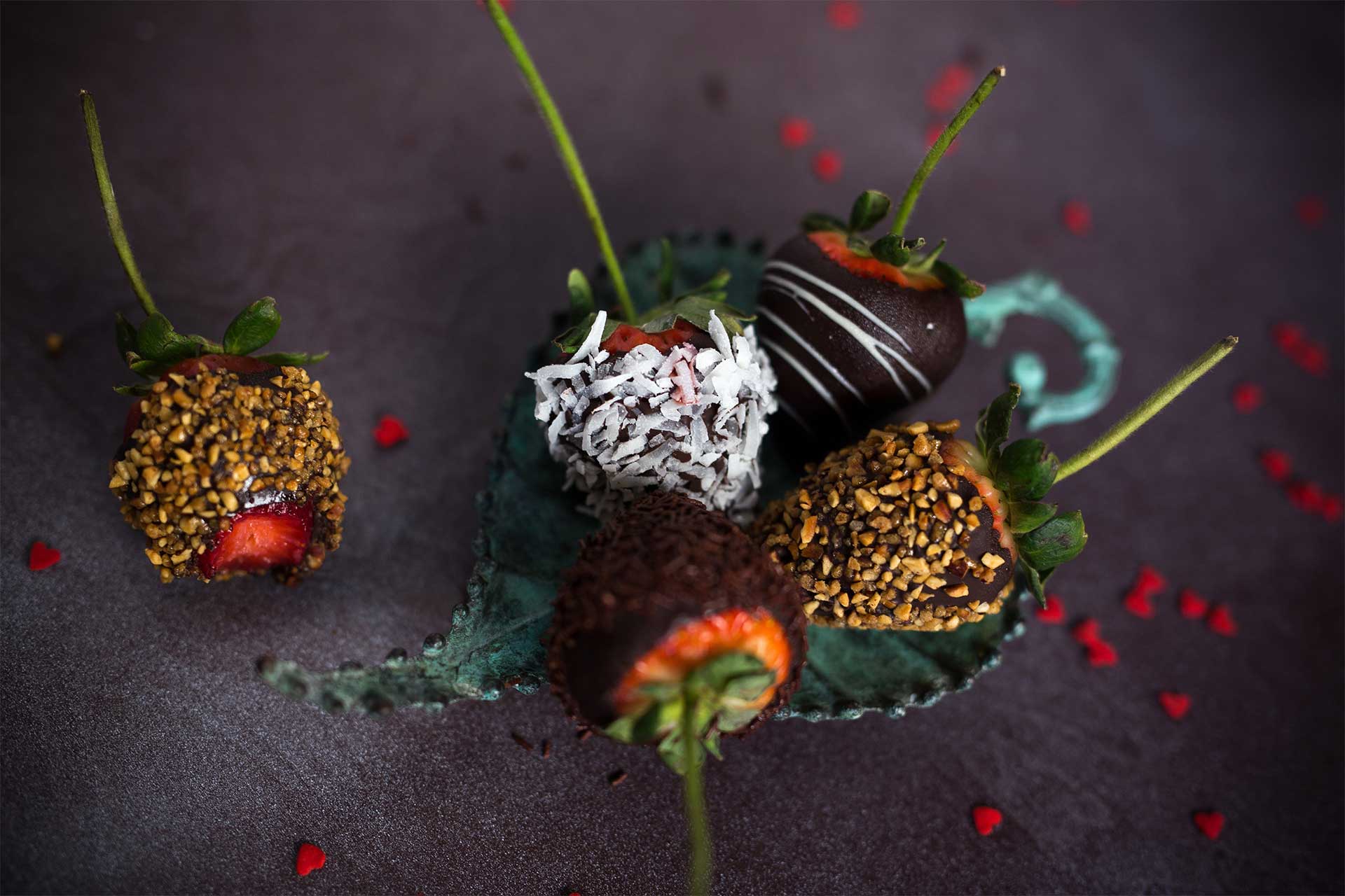  Valentines day 2016 Valentines day sweets, desserts, chocolate strawberries, happy valentines day, valentines day recipes, sweets, easy recipes, food blog, food photography, Food bloggers, White chocolate, chocolate covered strawberry recipe